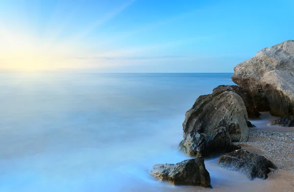 sabah deniz üzerinde