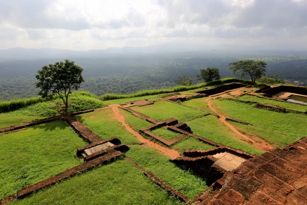 Auf dem sigiriya-felsen — Stockfoto