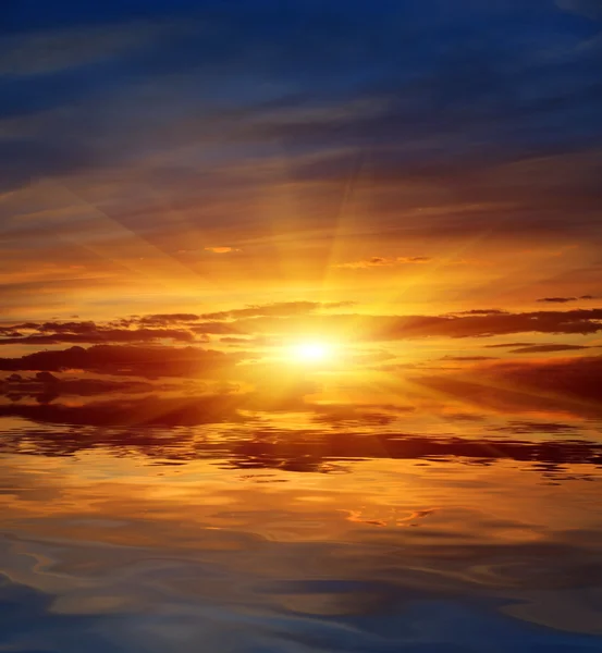 湖の素敵な夕日 — ストック写真