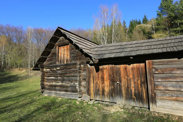 Traditionele Oekraïense houten huis — Stockfoto