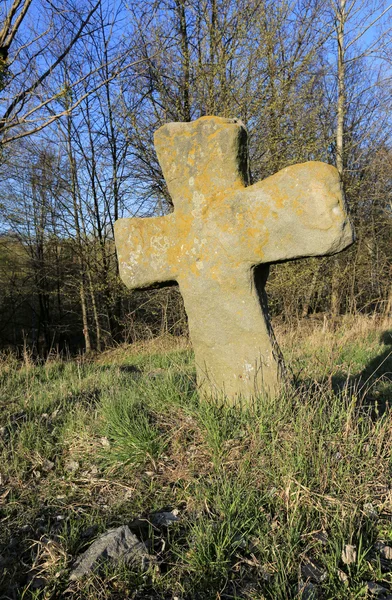 오래 된 돌 십자가 — 스톡 사진