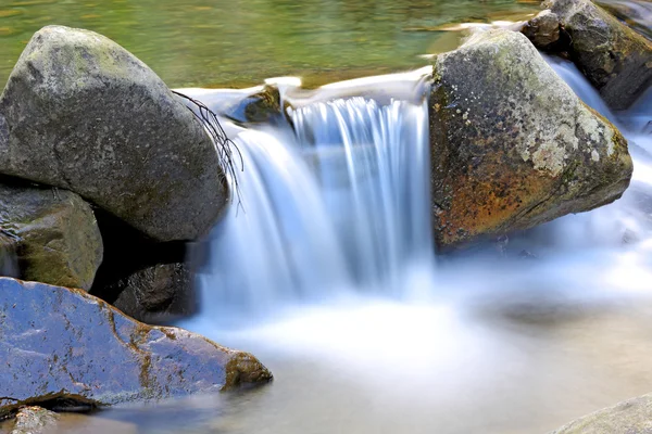 Corrente di montagna — Foto Stock