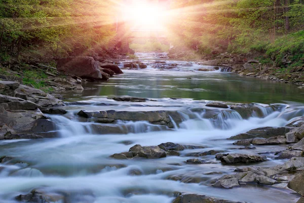 Bergfluss — Stockfoto