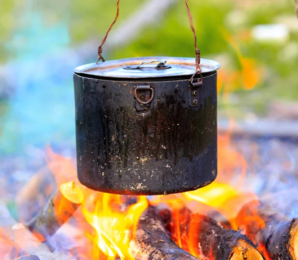 Tourist kettle on campfire — Stock Photo, Image