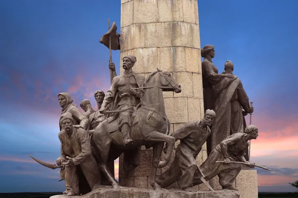 Monumento a los héroes de la guerra de liberación de 1648-1654 en Ukr — Foto de Stock