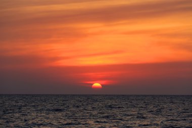 muhteşem günbatımı okyanus