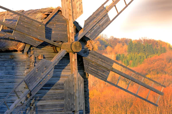 Drewniany wiatrak — Zdjęcie stockowe