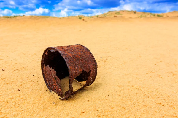Roto oxidado lata — Foto de Stock