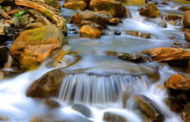 güzel cascade dağ çayı