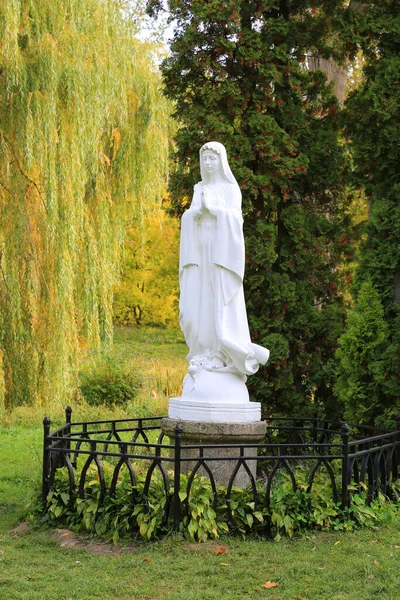 Escultura Virgen María Parque Otoño Alejandría Ucrania — Foto de Stock