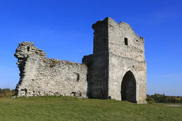 Rovine Una Vecchia Torre Pietra Una Fortezza Nella Giornata Sole — Foto Stock
