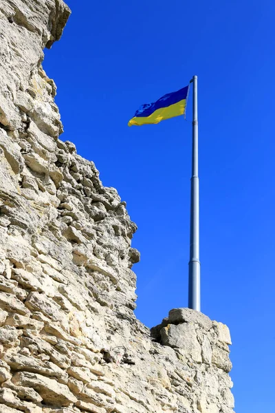 Ukrainian Flag Stone Ruins Blue Sky Background — Stock Photo, Image