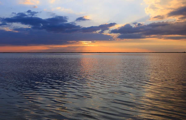 Τοπίου Ηλιοβασίλεμα Στη Θάλασσα Βράδυ — Φωτογραφία Αρχείου