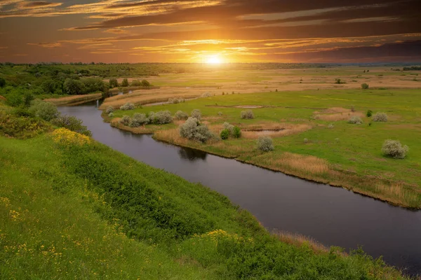 Landskap Med Solnedgång Över Liten Flod Stäpp — Stockfoto