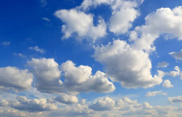 Majestoso Céu Com Nuvens Brancas Azul — Fotografia de Stock