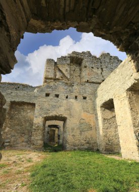 Eski kalenin kalıntıları. Ukrayna 'dan al.