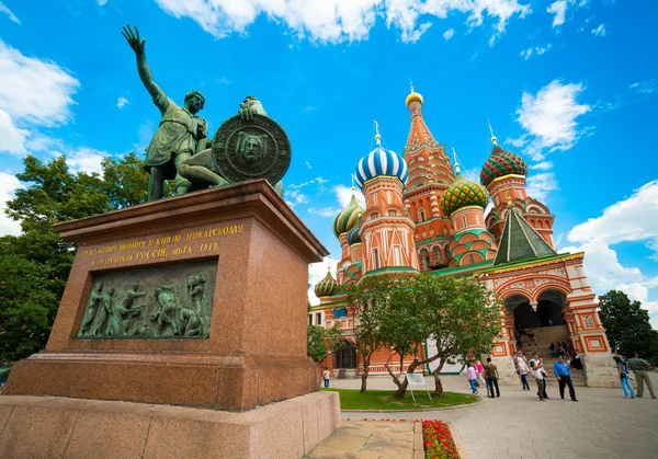 Pomnik minin i Pożarskiego na placu czerwonym w Moskwie russ — Zdjęcie stockowe