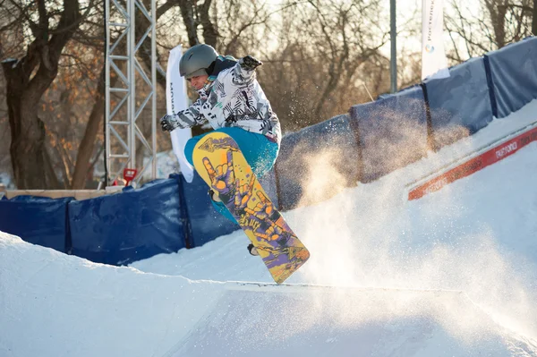 Riding snowboard in Gorky Park — Stock Photo, Image