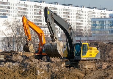 Ekskavatör çalışma