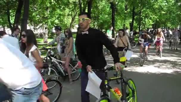 Dia da Ação Uniforme de Bicicleta — Vídeo de Stock