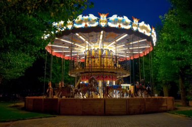 carousel atlıkarınca
