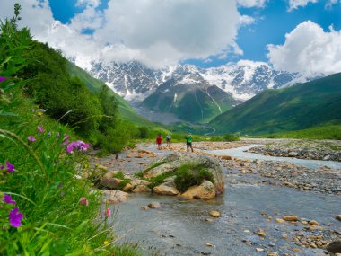 Svaneti trekking genç yürüyüşçü