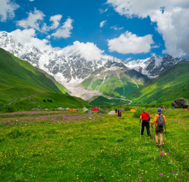 Svaneti trekking genç yürüyüşçü