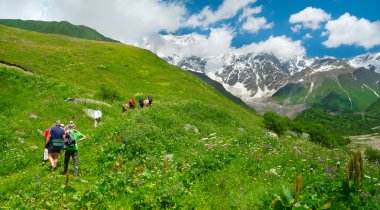 Svaneti trekking genç yürüyüşçü