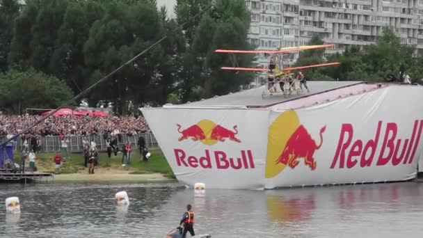 Red bull flugtag v Moskvě 2013 — Stock video