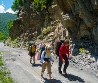 Svaneti trekking genç yürüyüşçü,