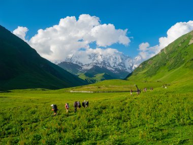 Svaneti trekking genç yürüyüşçü