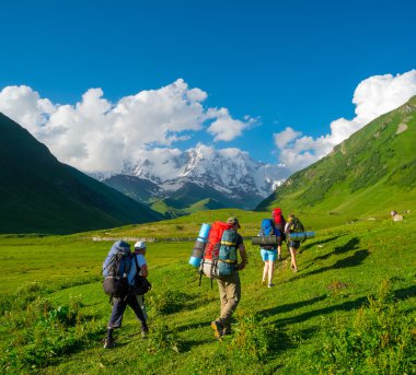 Svaneti trekking genç yürüyüşçü