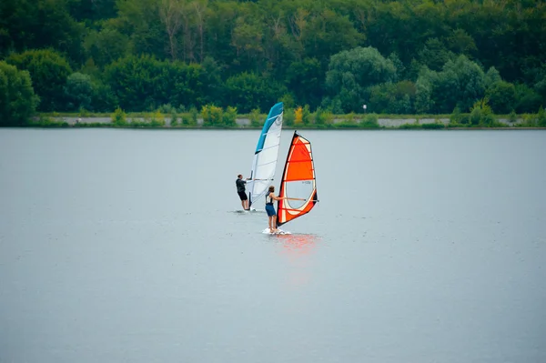 Wind surfers trein in strogino — Stockfoto