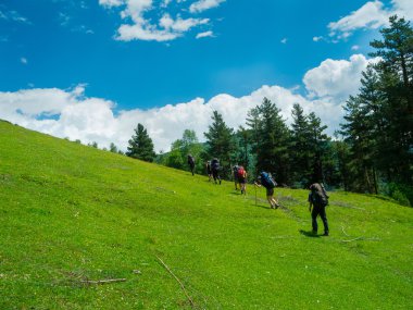 Svaneti trekking genç kadınlar,