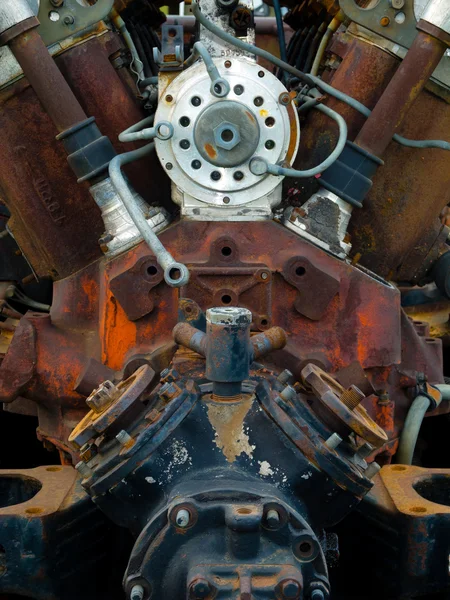 Старый ржавый двигатель — стоковое фото