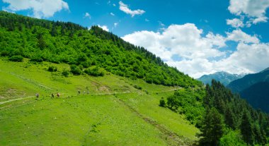 Svaneti trekking genç kadınlar,