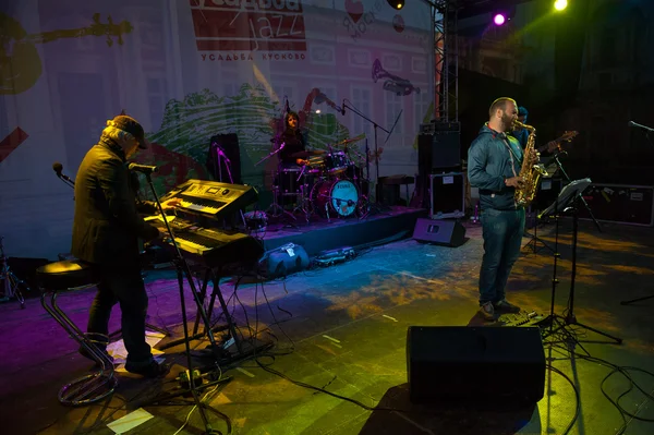 Andrey kondakov grup usadba Caz Festivali'nde gerçekleştirir — Stok fotoğraf