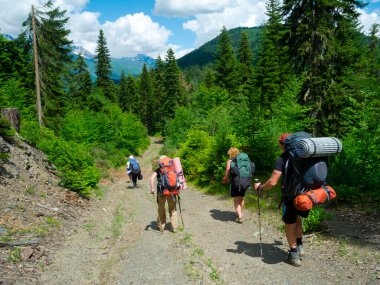 Svaneti trekking genç yürüyüşçü