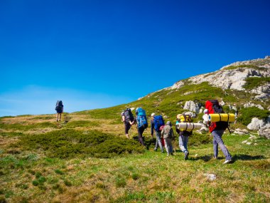 Kırım'da trekking yürüyüşçü grubu