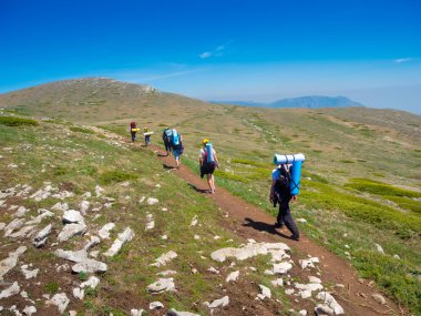 Kırım'da trekking yürüyüşçü grubu