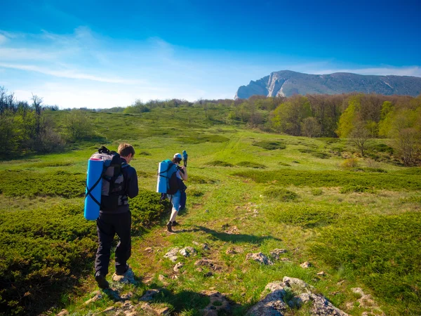 Randonneurs groupe trekking en Crimée — Photo