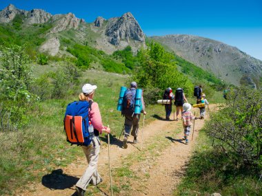 Kırım'da trekking yürüyüşçü grubu