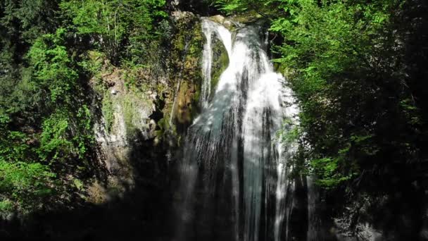 Cascada Dzhur-dzhur o Dzur-dzur en Crimea, Ucrania — Vídeos de Stock