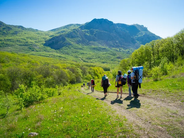 Senderistas grupo de trekking en Crimea — Foto de Stock
