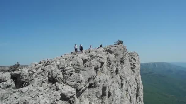 Kırım'da trekking yürüyüşçü grubu — Stok video