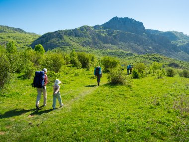 Kırım'da trekking yürüyüşçü grubu