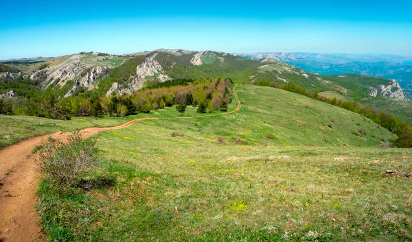Verano paisaje montañoso en la Crimea —  Fotos de Stock