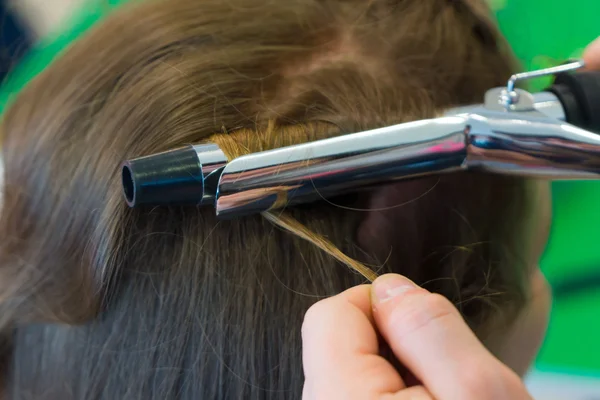 Stylist make curls hair — Stock Photo, Image