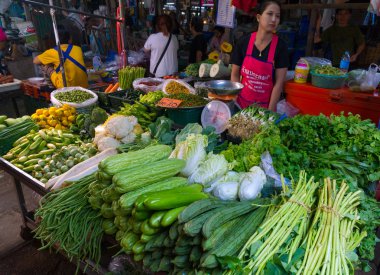 maeklong demiryolu market
