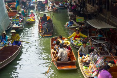 Damnoen saduak yüzen çarşı